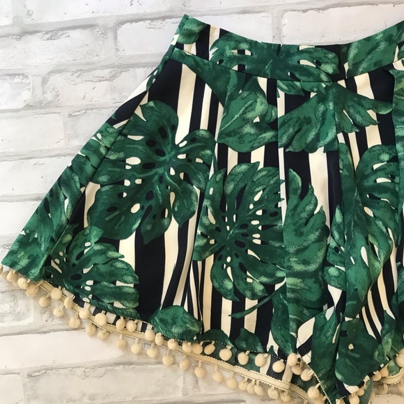 Tropical Flowy Shorts - Picture 4 of 7